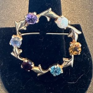 14kt Gold Broach. Semi-precious stones.